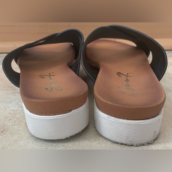 Seven7 Sandal Womens 7 Black Jade Cross Strap Slide Slip On Flip Flops Casual - Picture 2 of 7